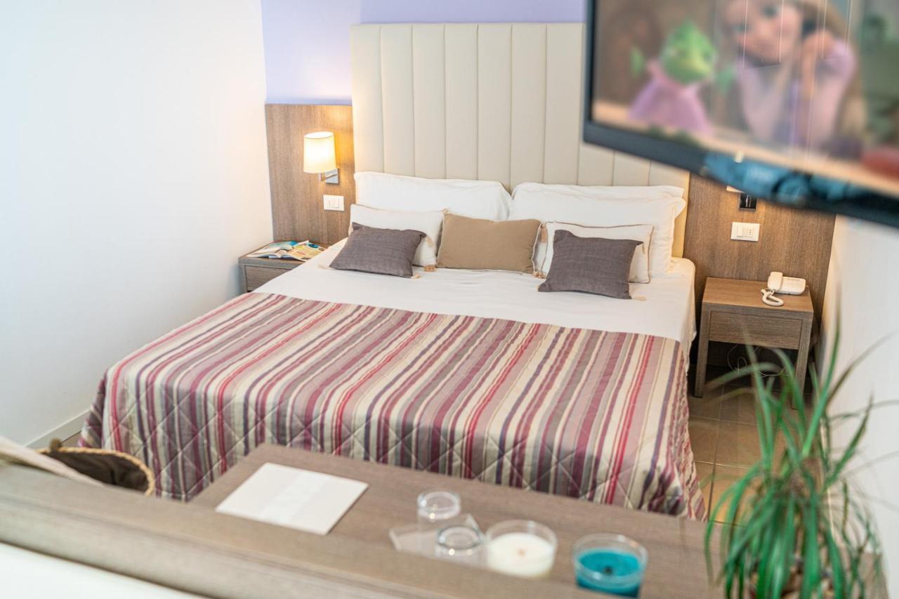 Hotel Karinzia Caorle Bagian luar foto