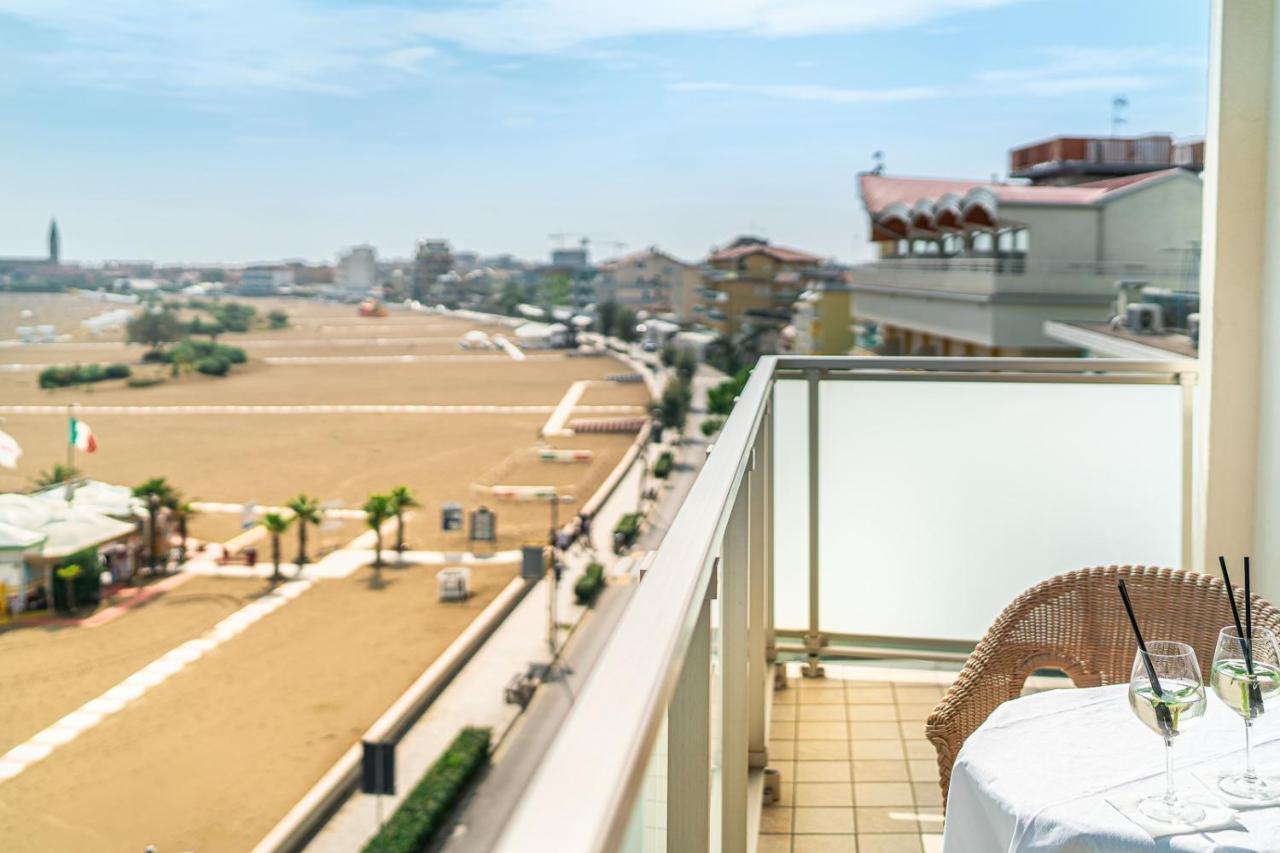 Hotel Karinzia Caorle Bagian luar foto