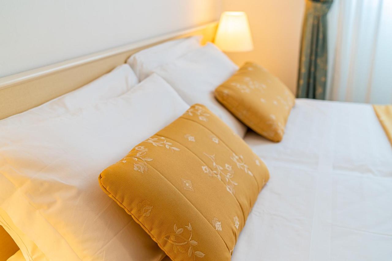 Hotel Karinzia Caorle Bagian luar foto