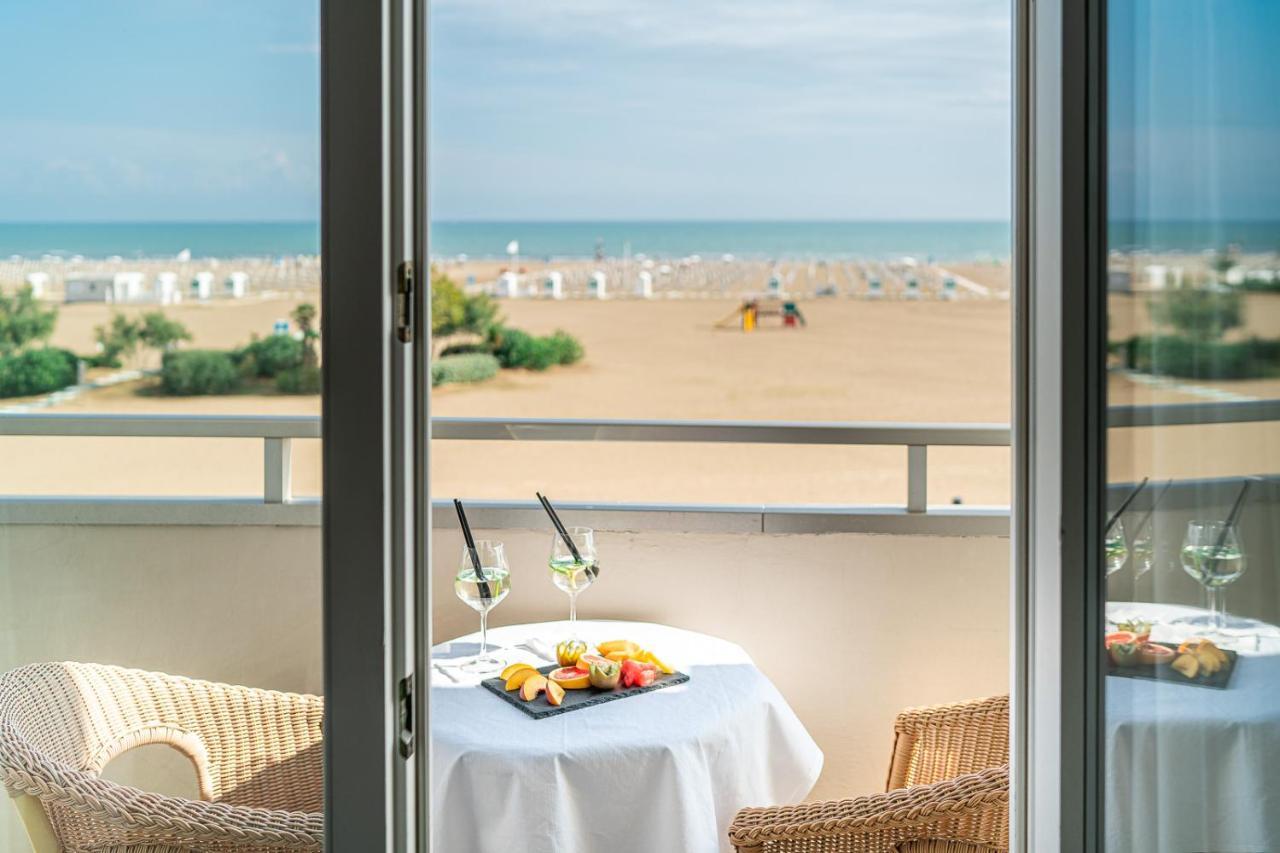 Hotel Karinzia Caorle Bagian luar foto