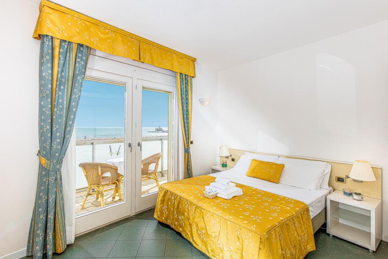 Hotel Karinzia Caorle Bagian luar foto