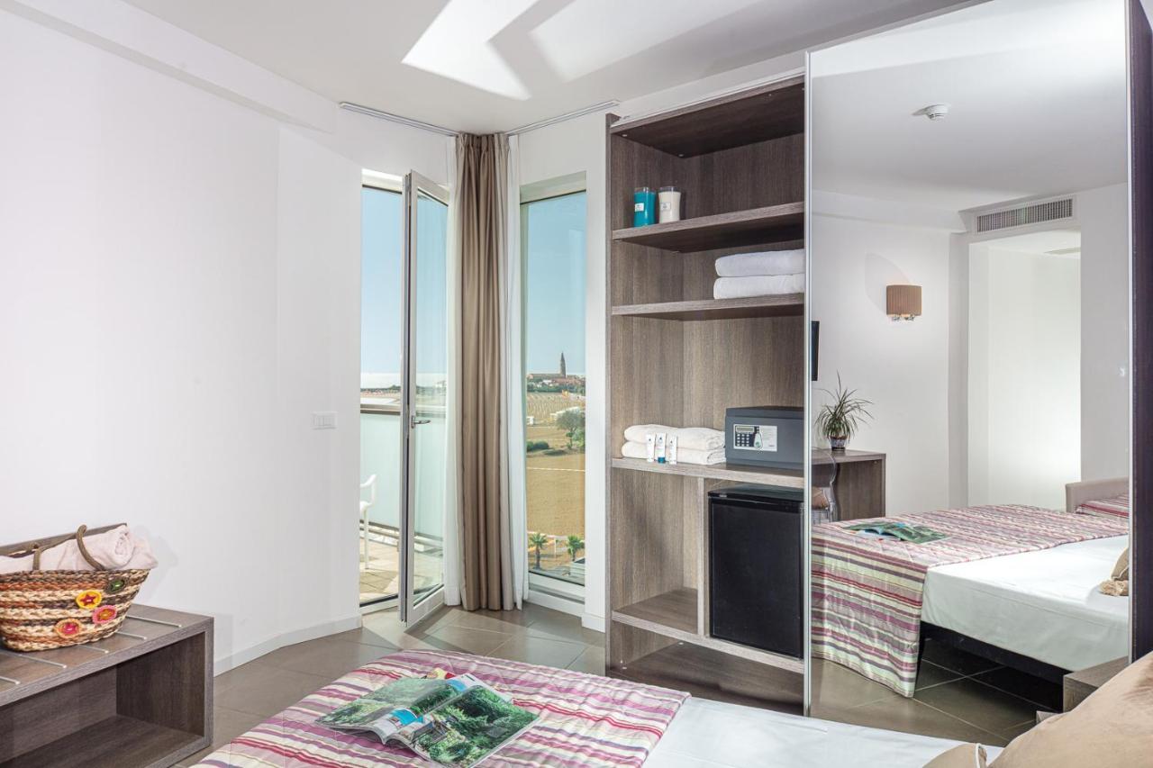 Hotel Karinzia Caorle Bagian luar foto