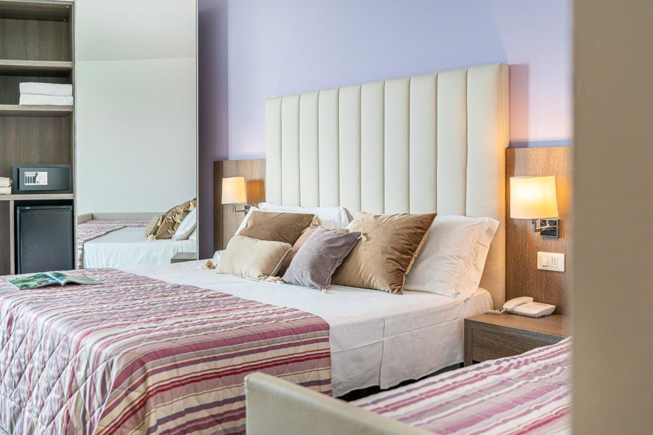 Hotel Karinzia Caorle Bagian luar foto