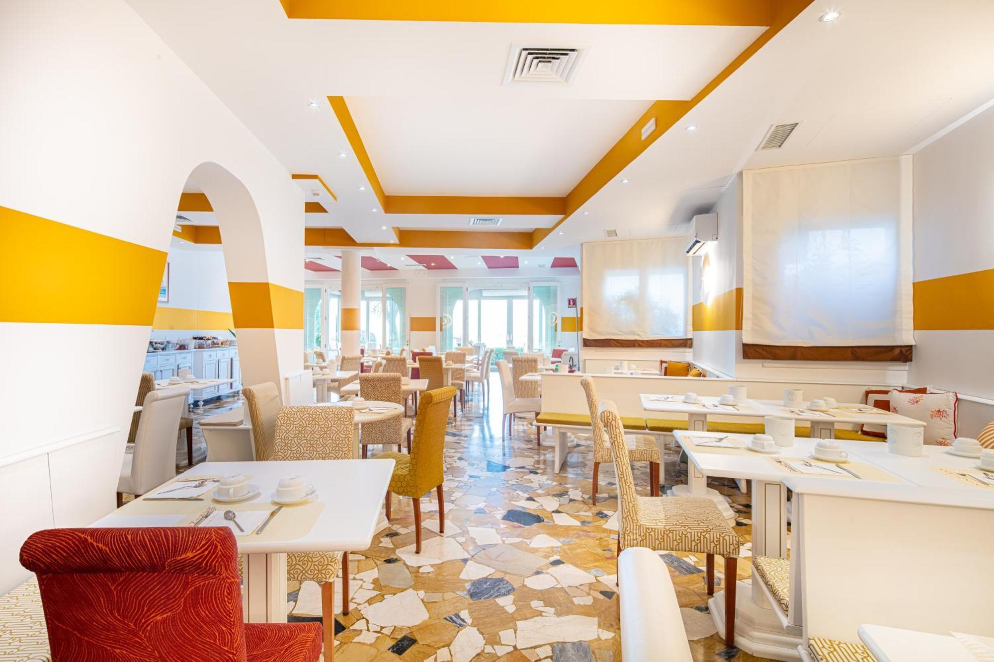 Hotel Karinzia Caorle Bagian luar foto