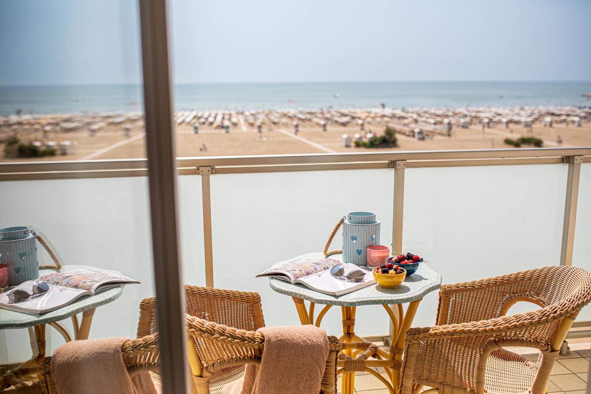 Hotel Karinzia Caorle Bagian luar foto