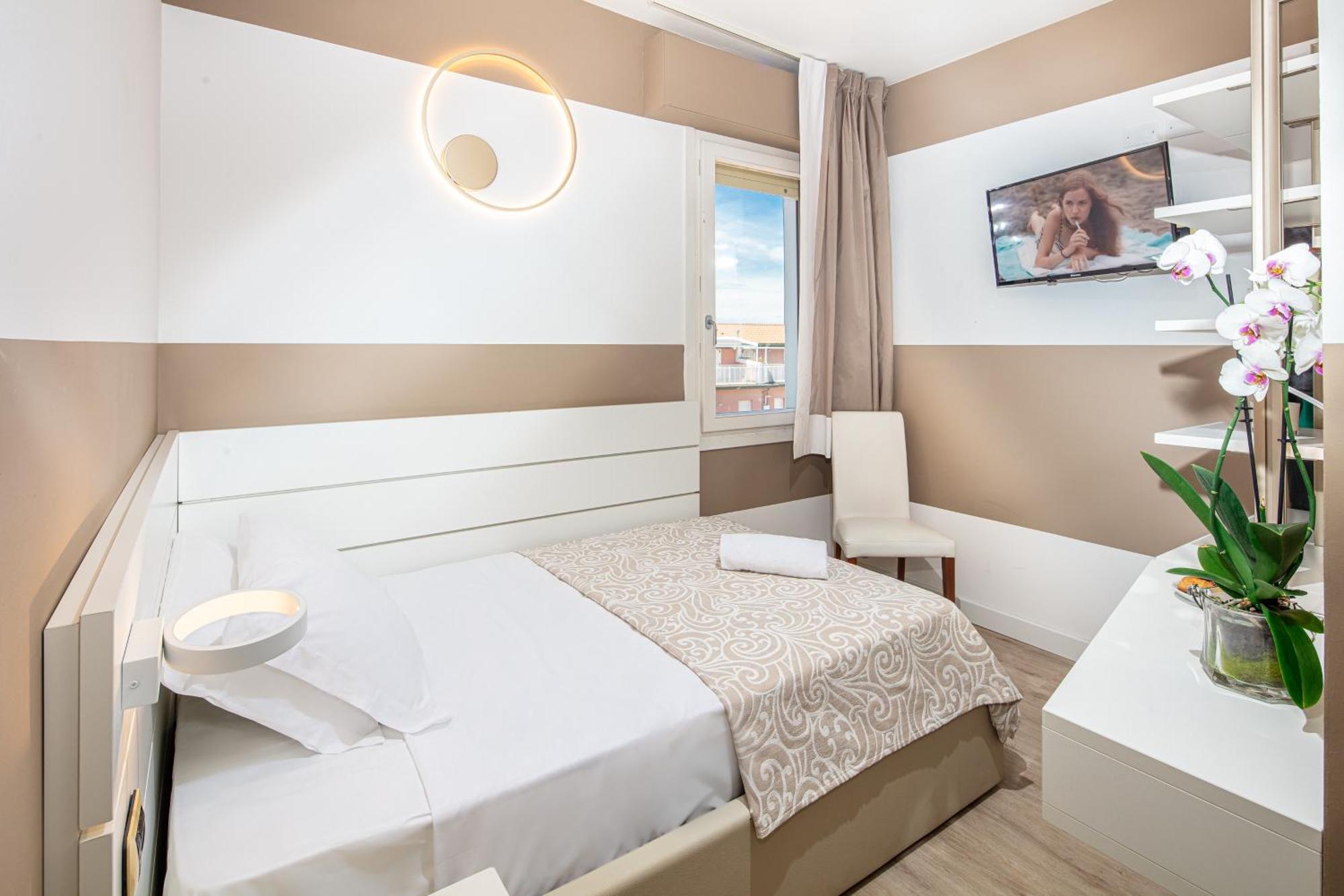Hotel Karinzia Caorle Bagian luar foto